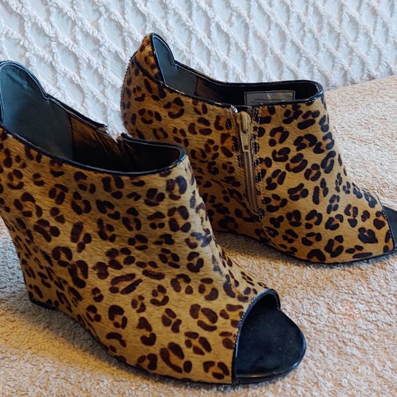 NWOT Faux Calf Hair Wedge Peep Toe Bootie, Leopard Print - Picture 2 of 9